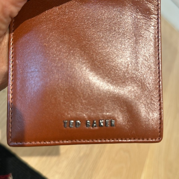 Ted Baker London tan leather bifold wallet. - Picture 7 of 8